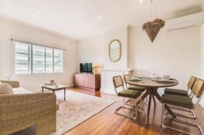The Queen's Suite - Boutique Art Deco Charm